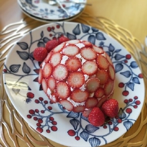 いちごの水玉ドームケーキ